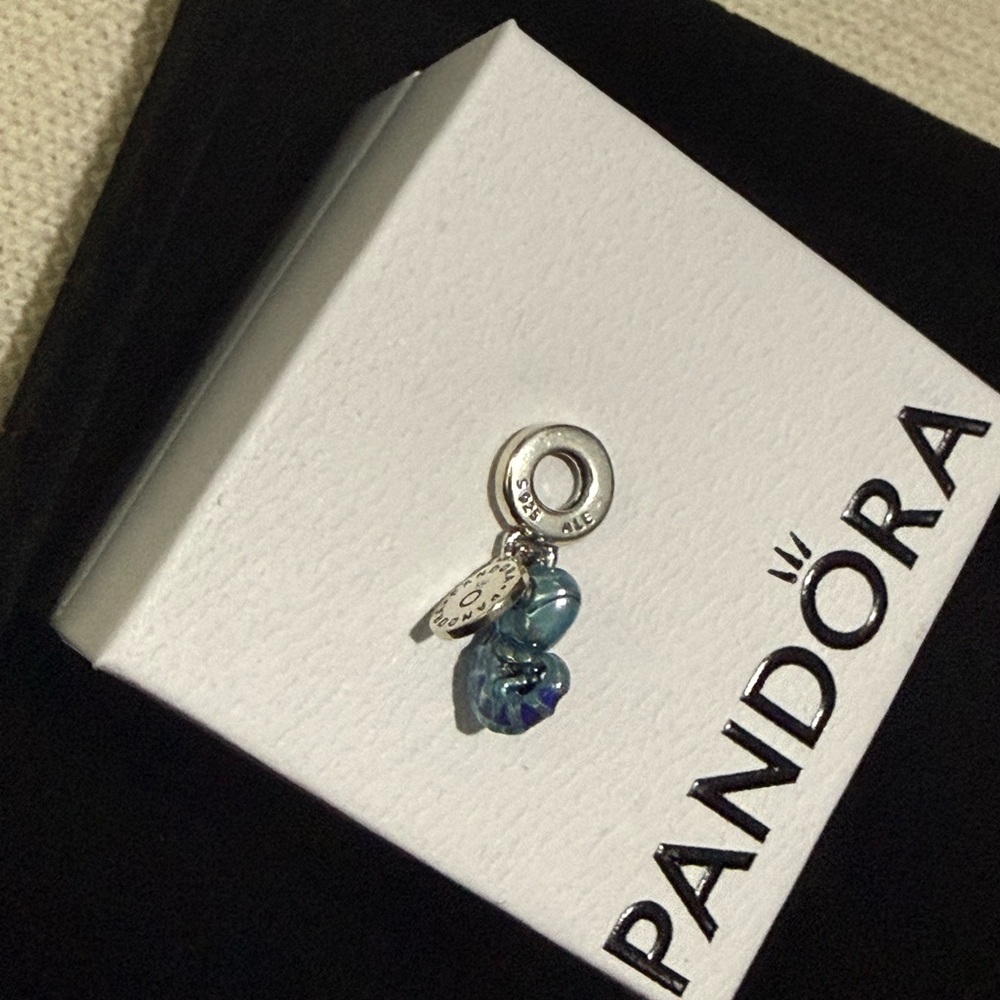 Colour-changing Chameleon Dangle Charm